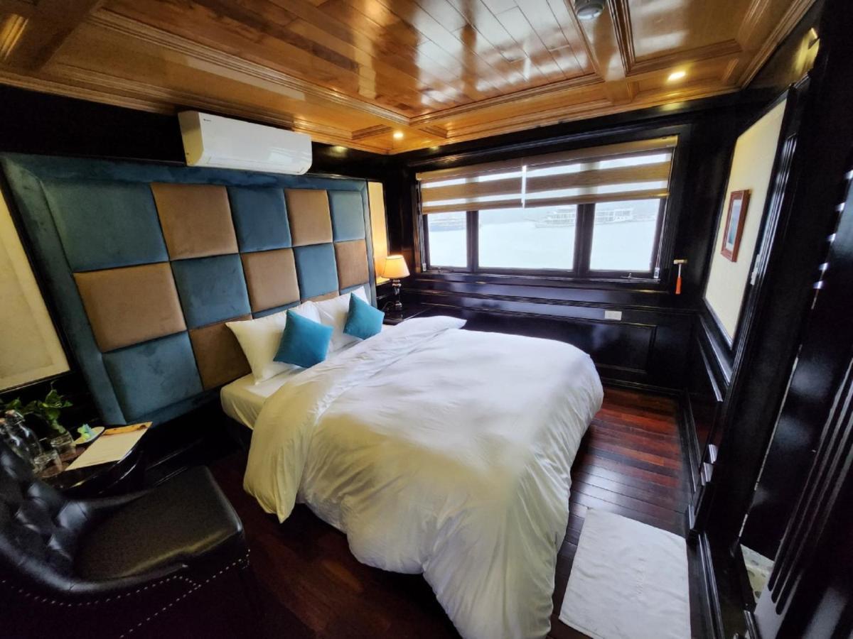 Cat Ba Ocean Cruise Hotel Ха Лонг Екстериор снимка