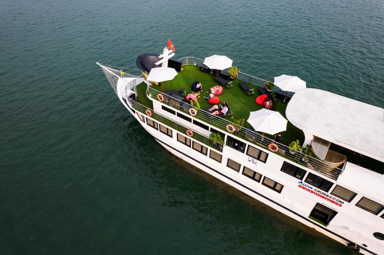Cat Ba Ocean Cruise Hotel Ха Лонг Екстериор снимка