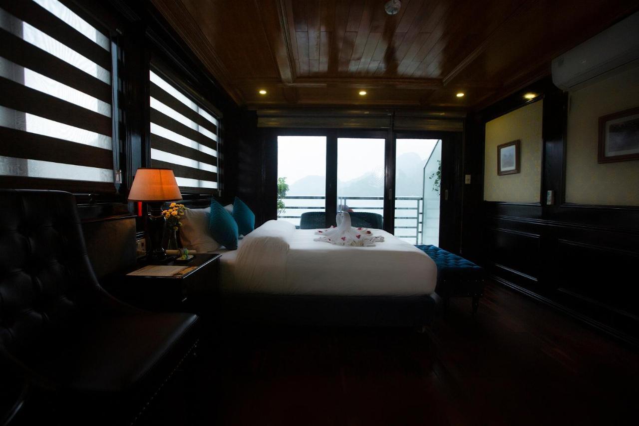 Cat Ba Ocean Cruise Hotel Ха Лонг Екстериор снимка