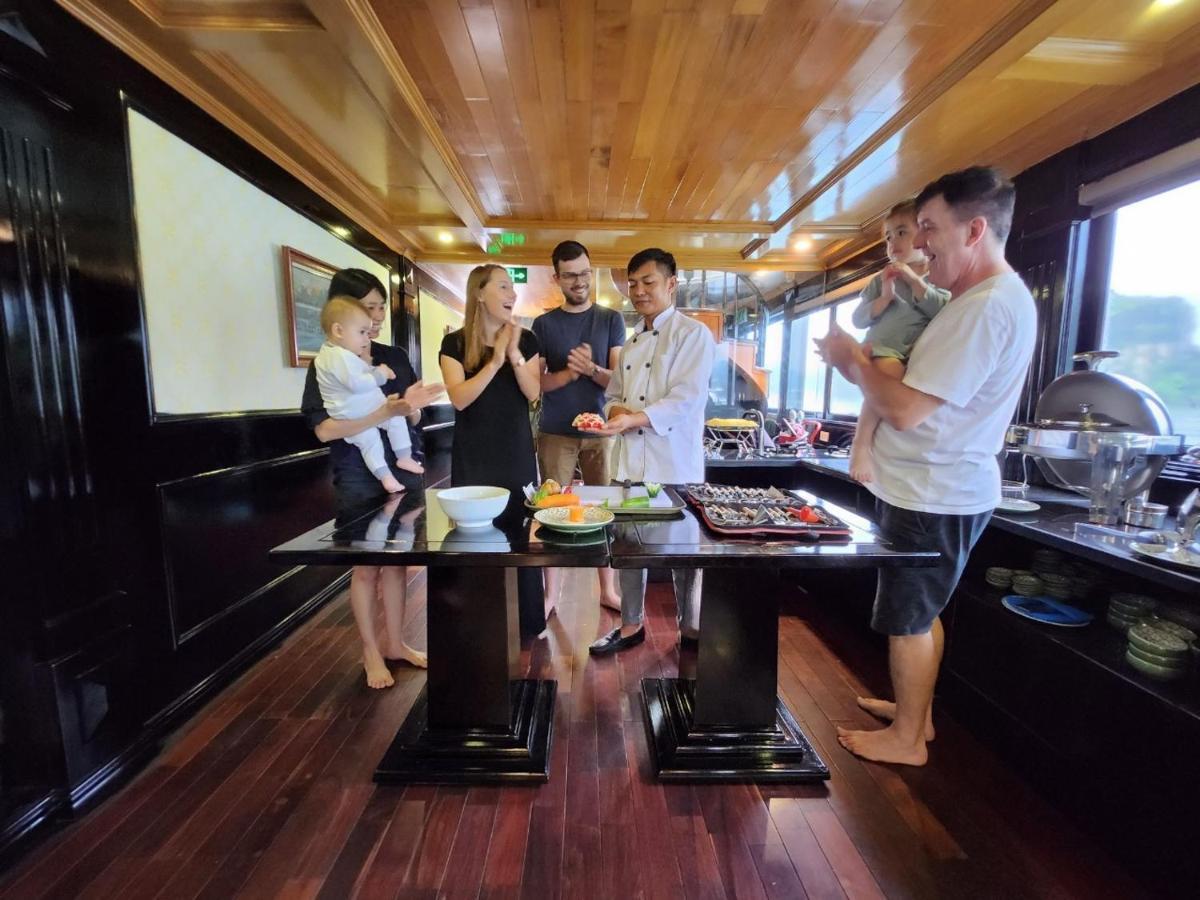Cat Ba Ocean Cruise Hotel Ха Лонг Екстериор снимка